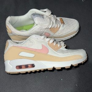 Nike sun club. Women size 7.